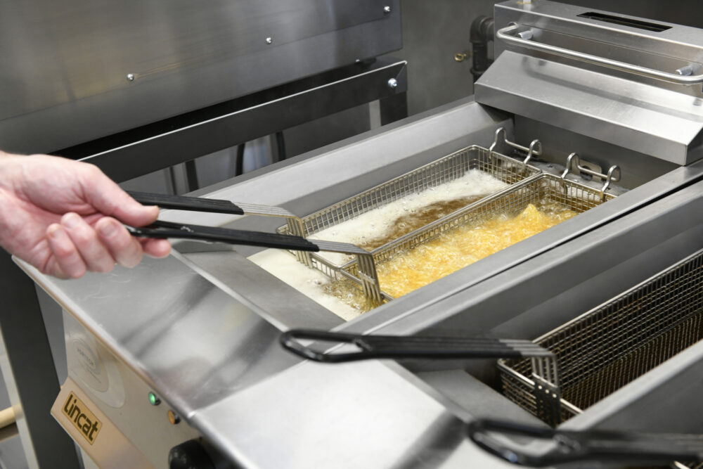 Lincat Opus 800 Electric Fryer Twin Tank 400mm Single Pumped Filtration OE8105/OP